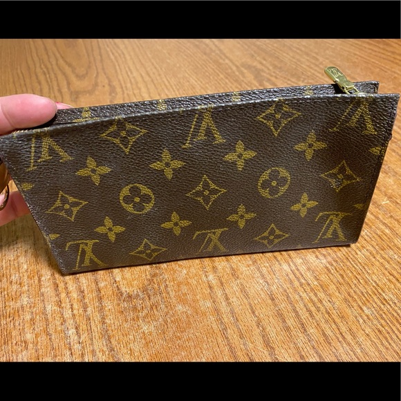 Louis Vuitton Bucket GM pouch! - Picture 11 of 14